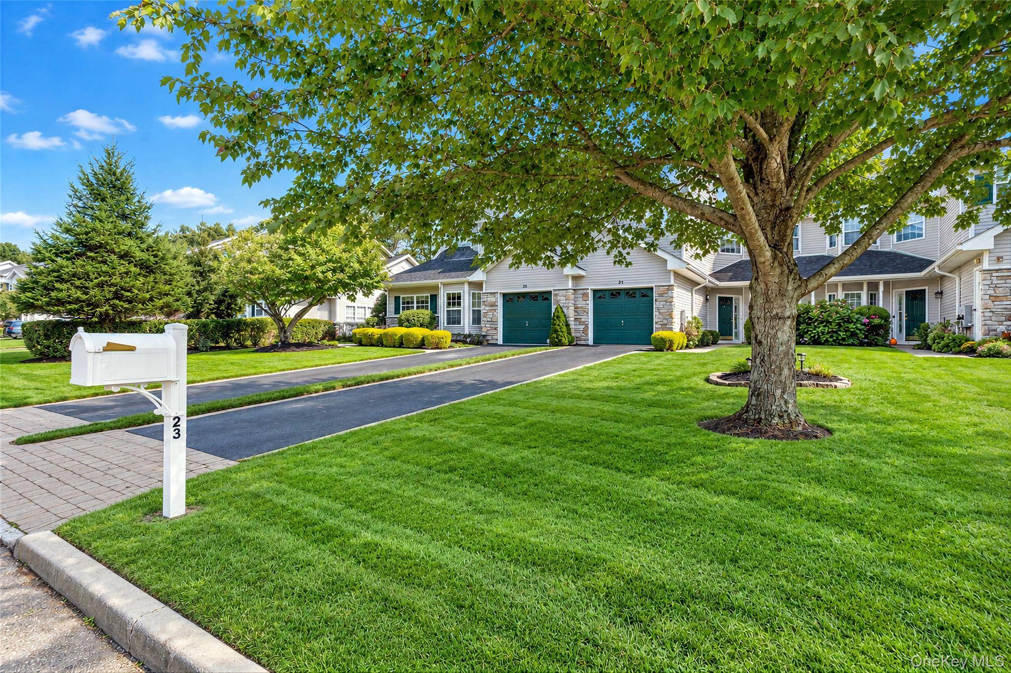23 Willow Wood DR, East Setauket, NY 11733