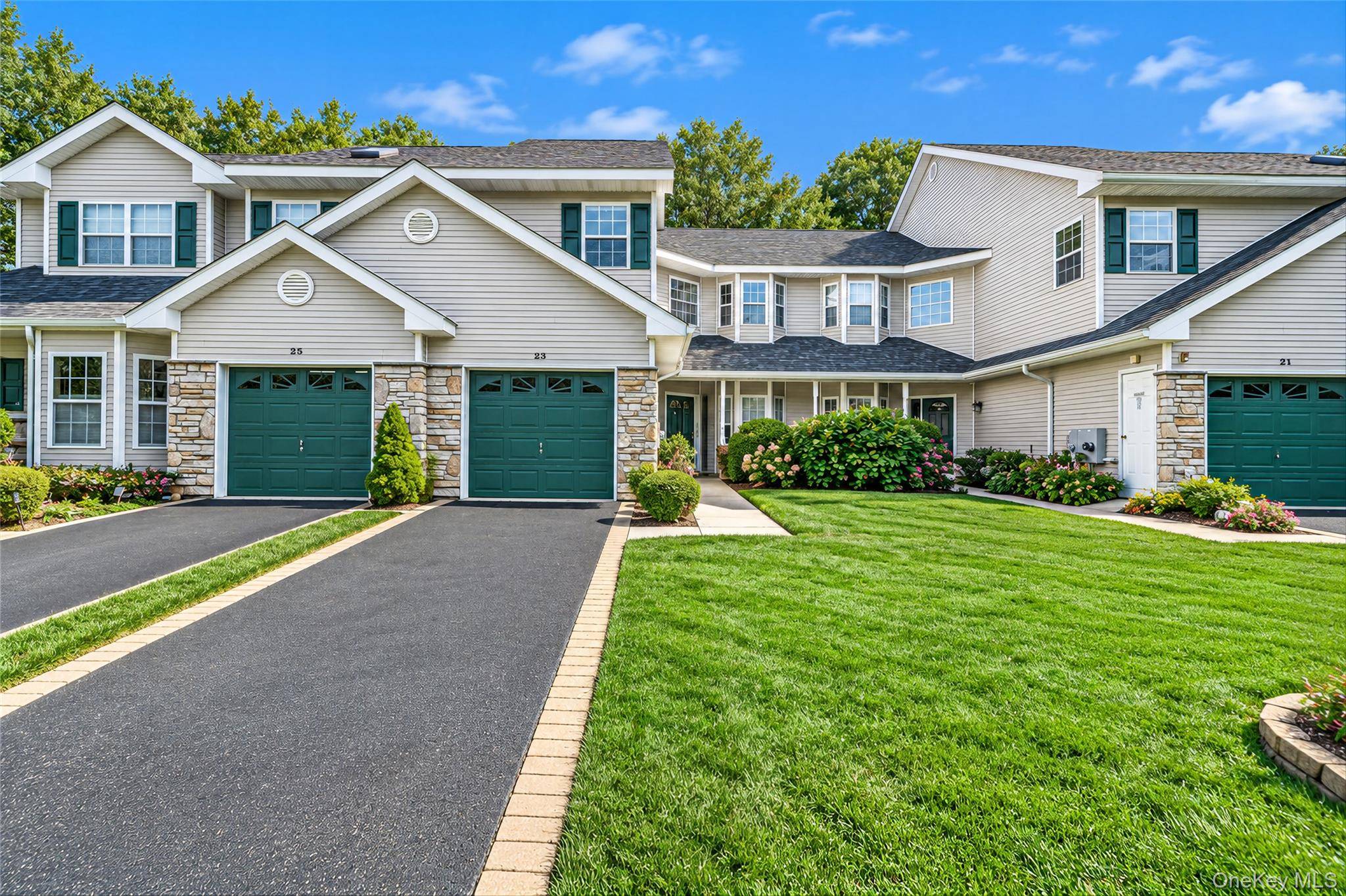 23 Willow Wood DR, East Setauket, NY 11733