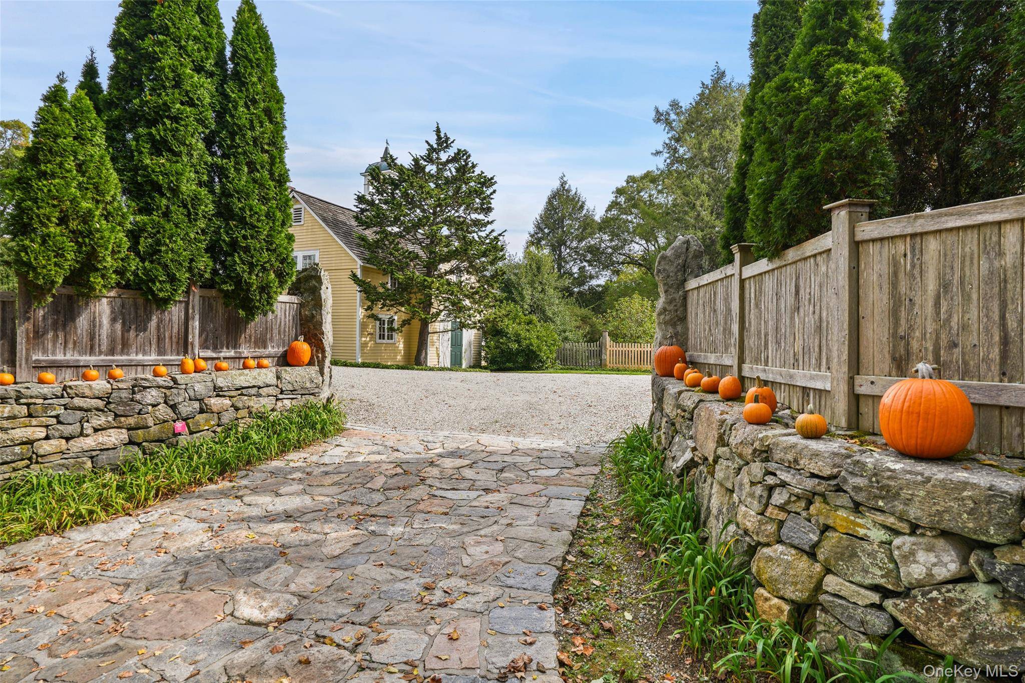 333-A Hook RD, Katonah, NY 10536