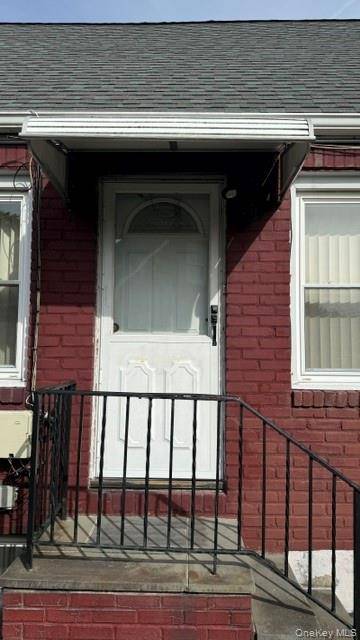264-15 82nd Ave #2nd Floor, Floral Park, NY 11004