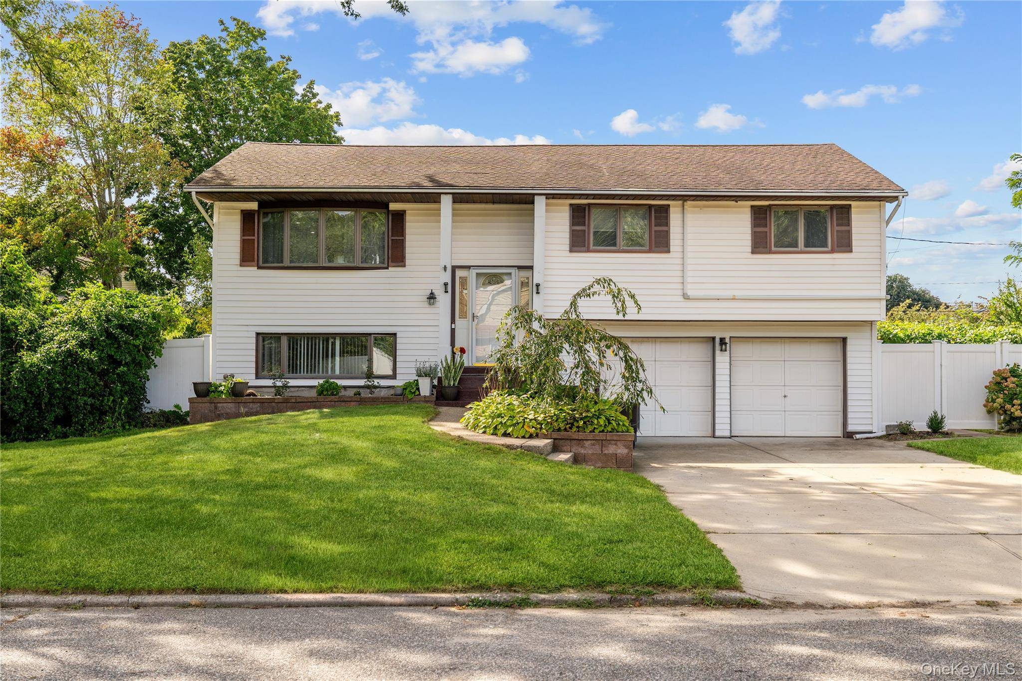 34 Bellwood AVE, Centereach, NY 11720