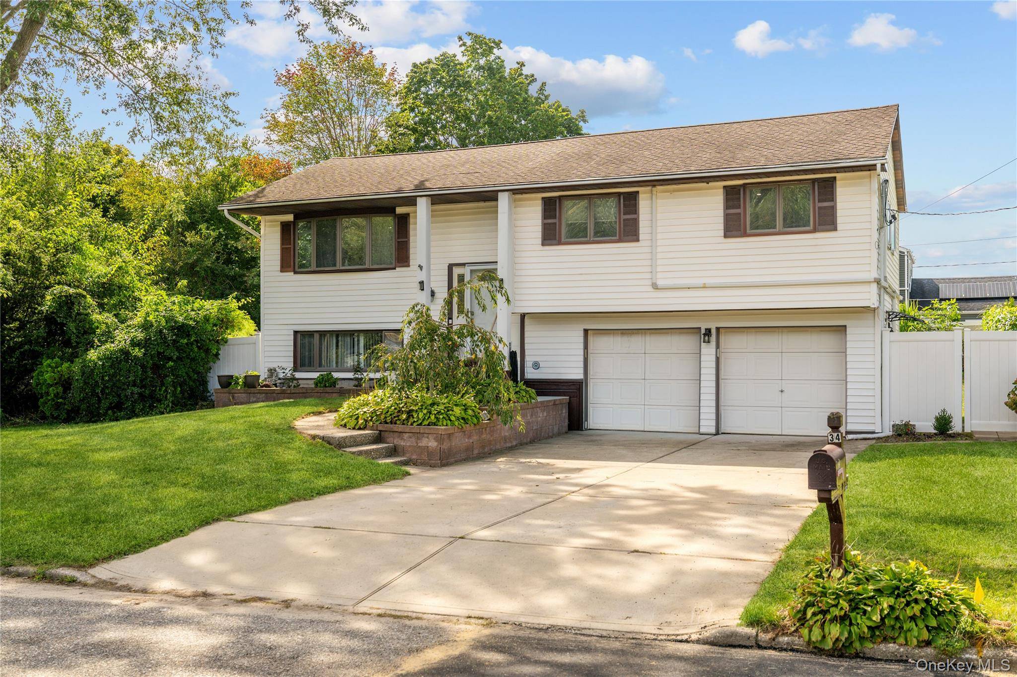 34 Bellwood AVE, Centereach, NY 11720