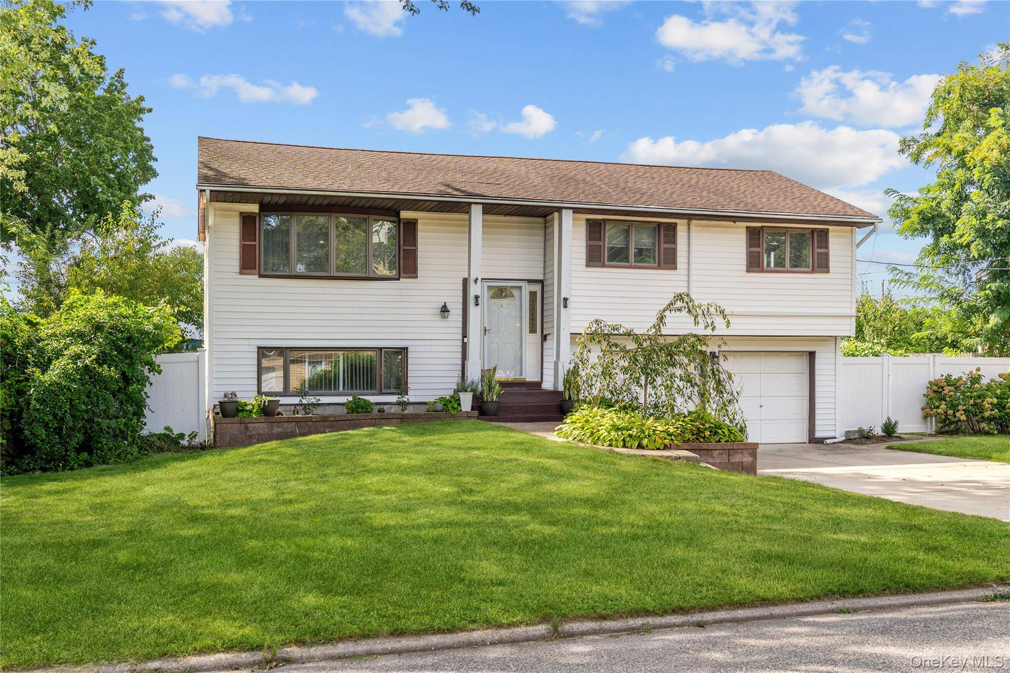 34 Bellwood AVE, Centereach, NY 11720
