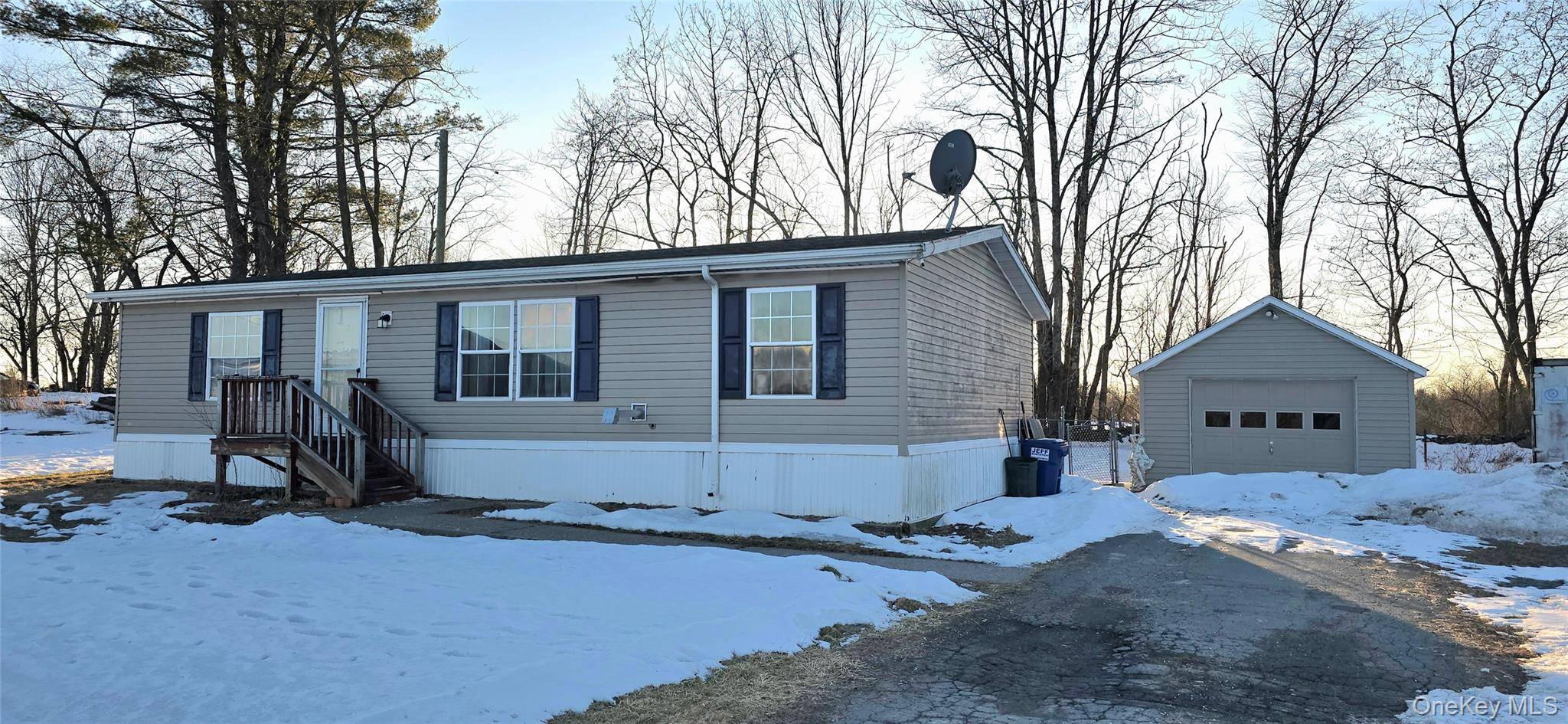 325 Mueller RD, Cochecton, NY 12726
