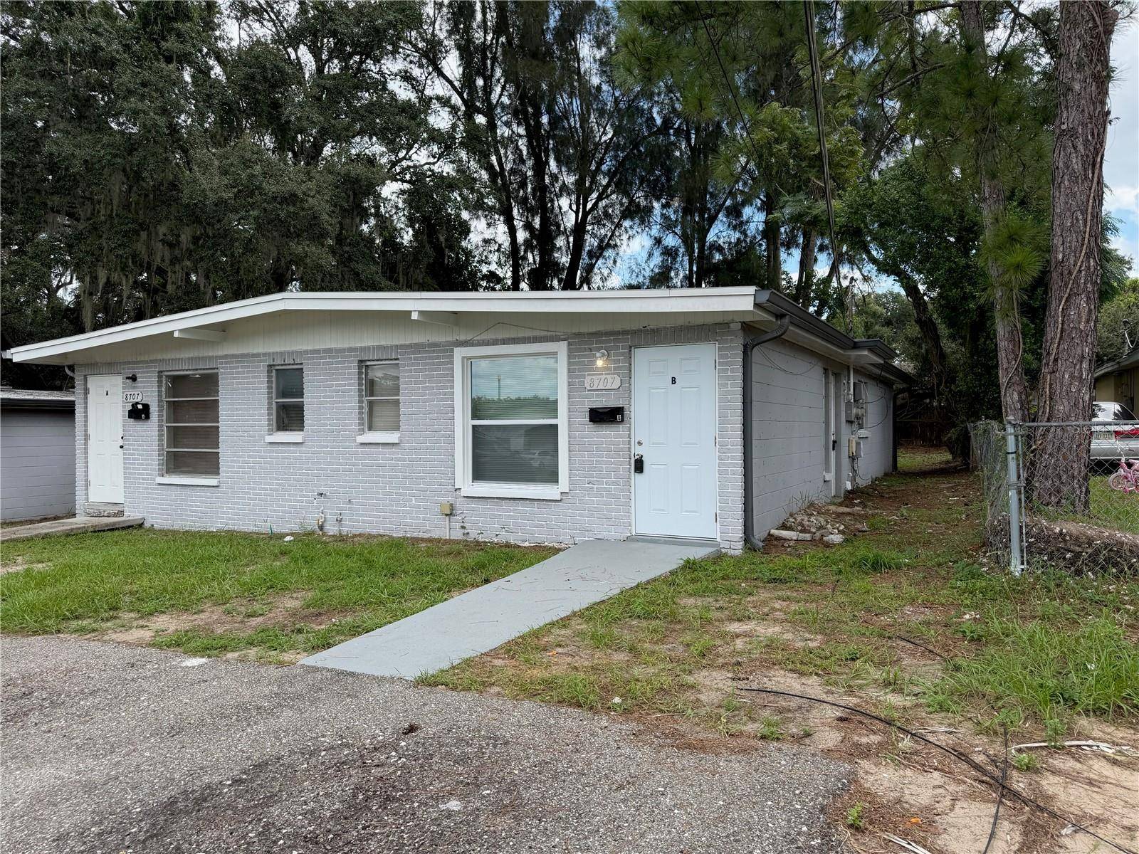 8707 N MANDARINE PL #B, Tampa, FL 33617