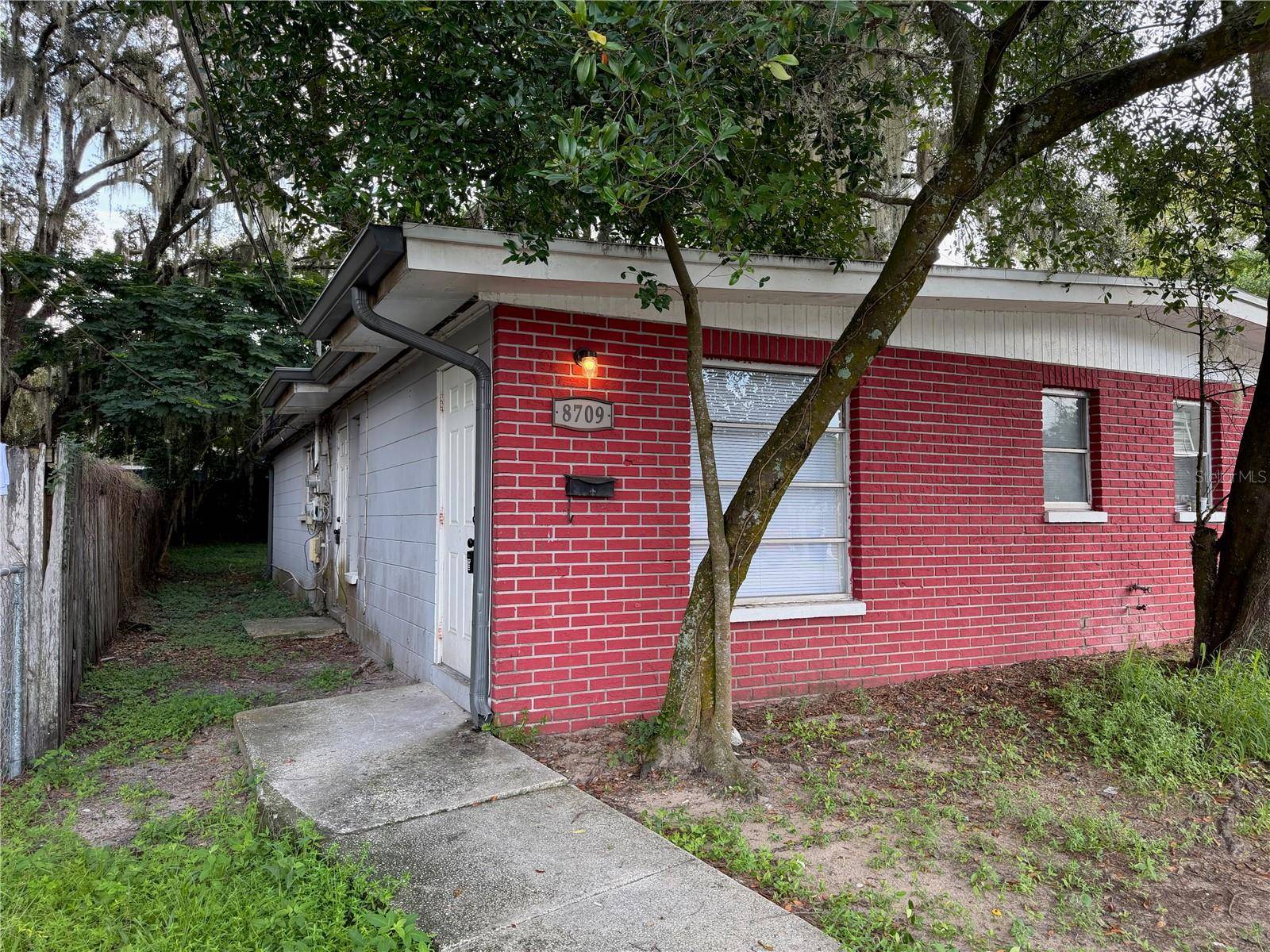 8709 N MANDARINE PL #A, Tampa, FL 33617