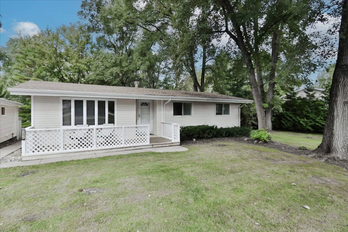 23874 N Echo Lake RD, Lake Zurich, IL 60047