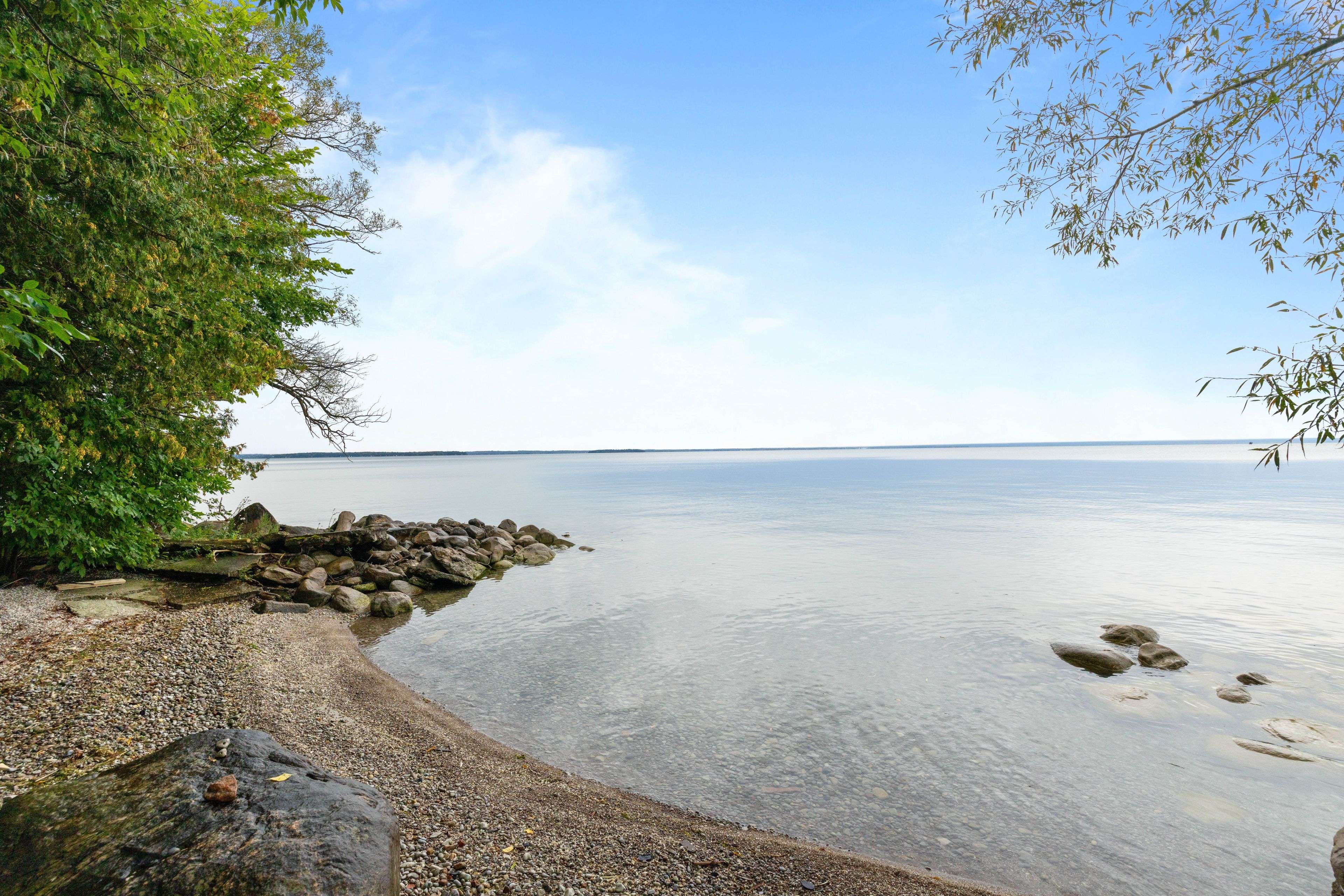 549 Lake DR E, Georgina, ON L0E 1S0