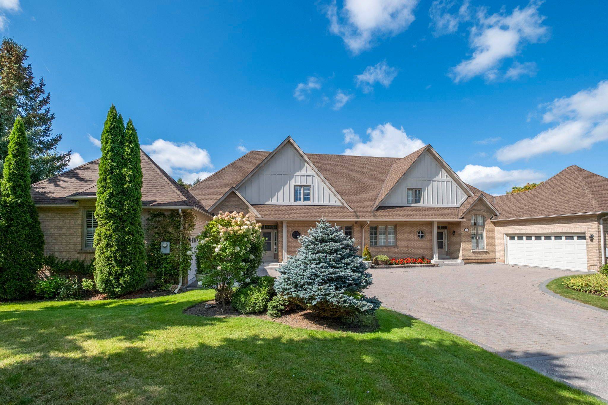 422 Falconwood HOLW, Aurora, ON L4G 7M1
