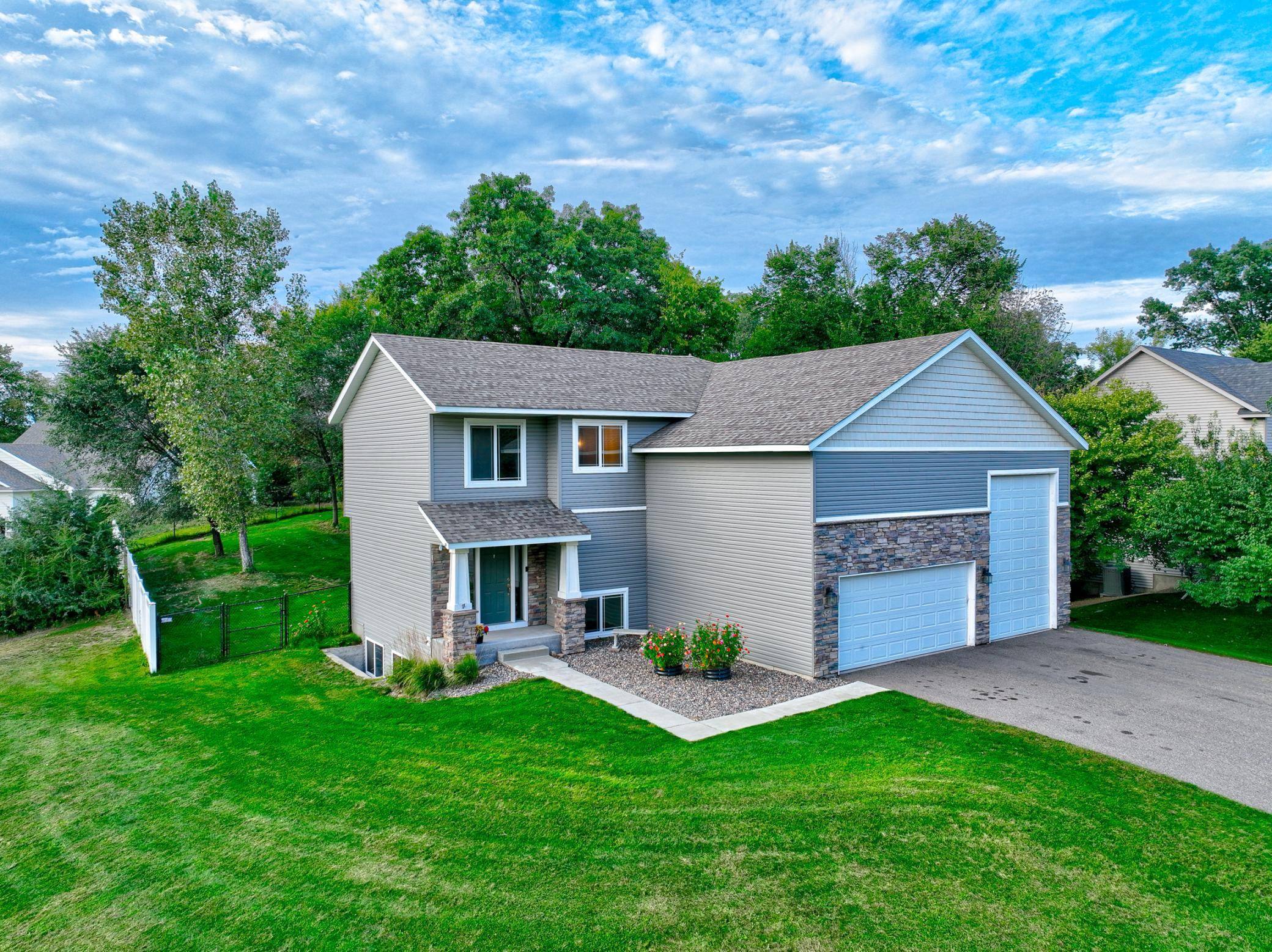 556 Pleasant DR, Prescott, WI 54021