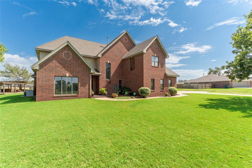 107 Stratton LN, Clinton, OK 73601