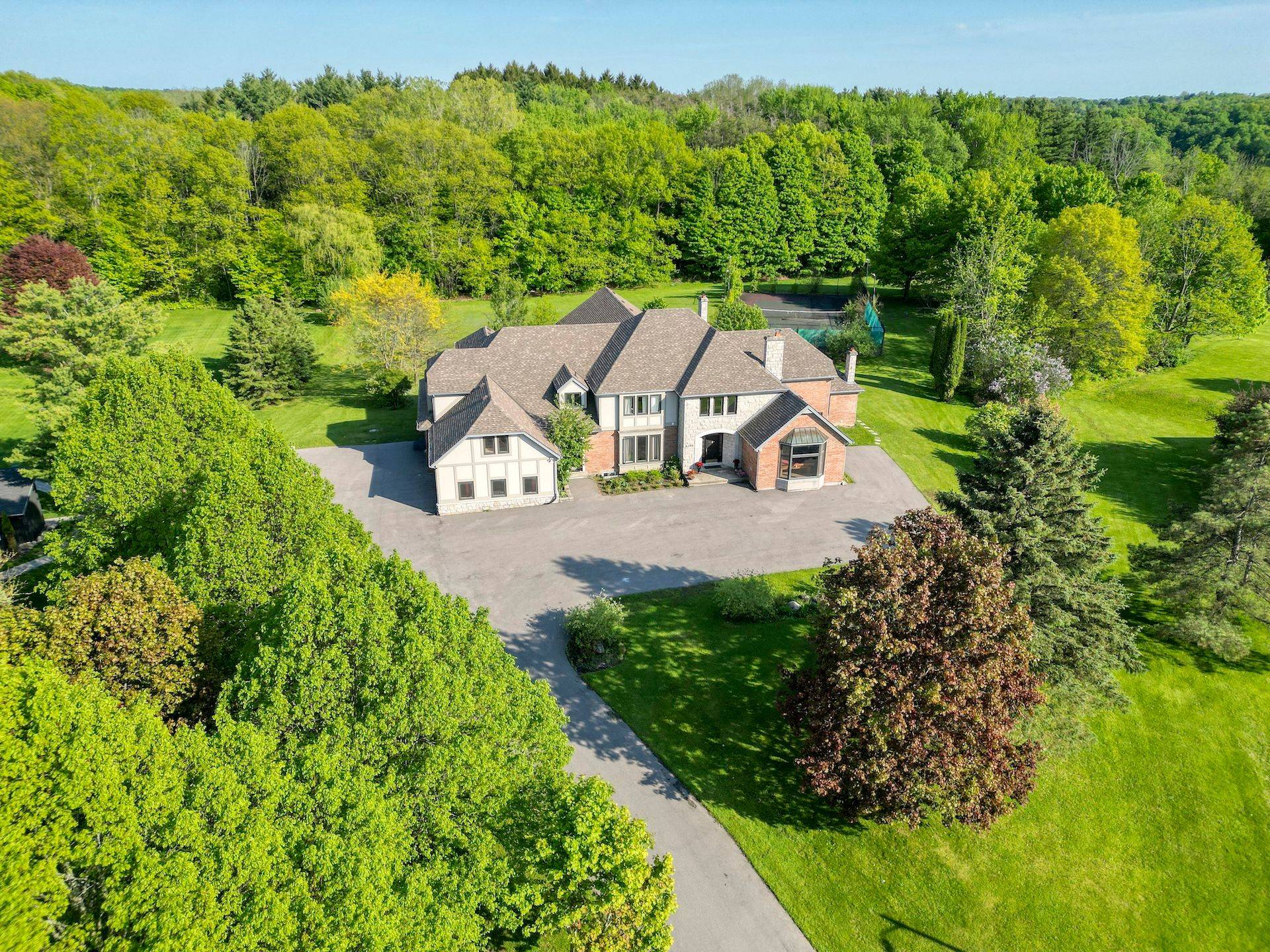 6399 Chelsea RD, Burlington, ON L7P 0M8