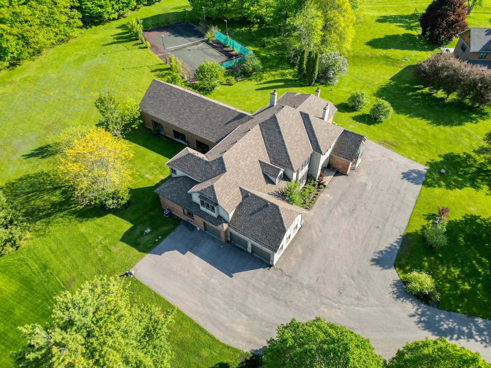 6399 Chelsea RD, Burlington, ON L7P 0M8