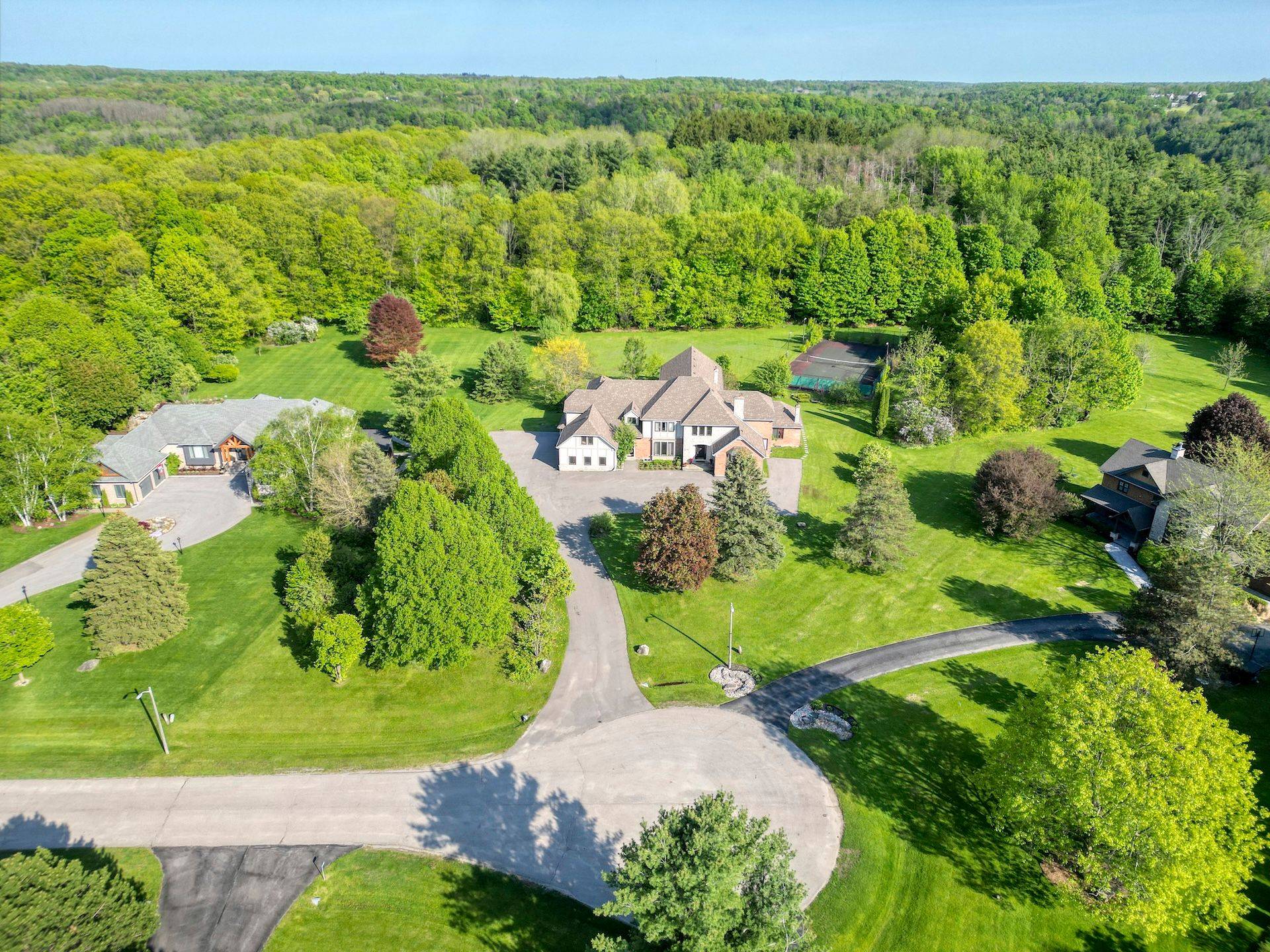 6399 Chelsea RD, Burlington, ON L7P 0M8