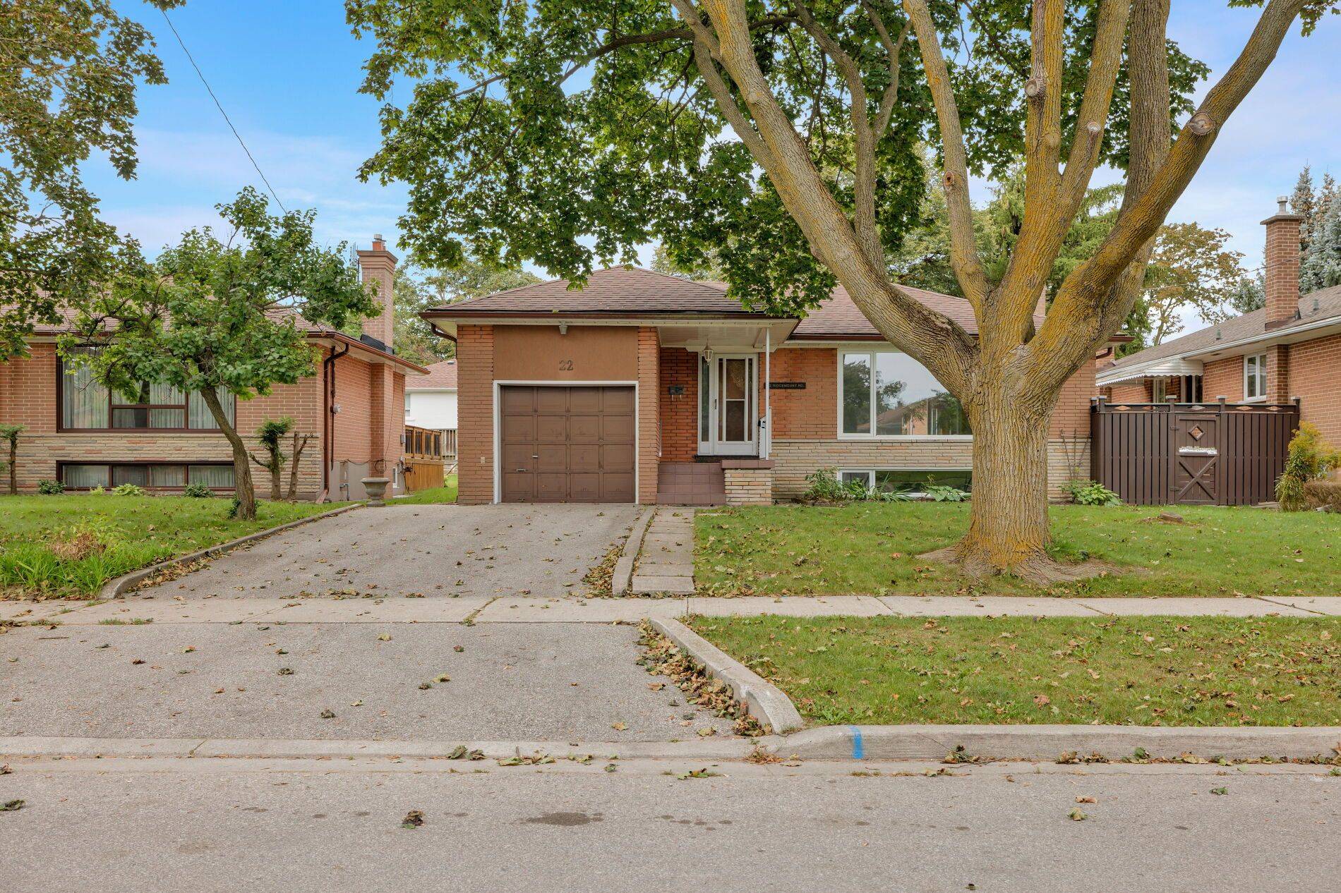 22 Ridgemount RD, Toronto W09, ON M9P 1C5