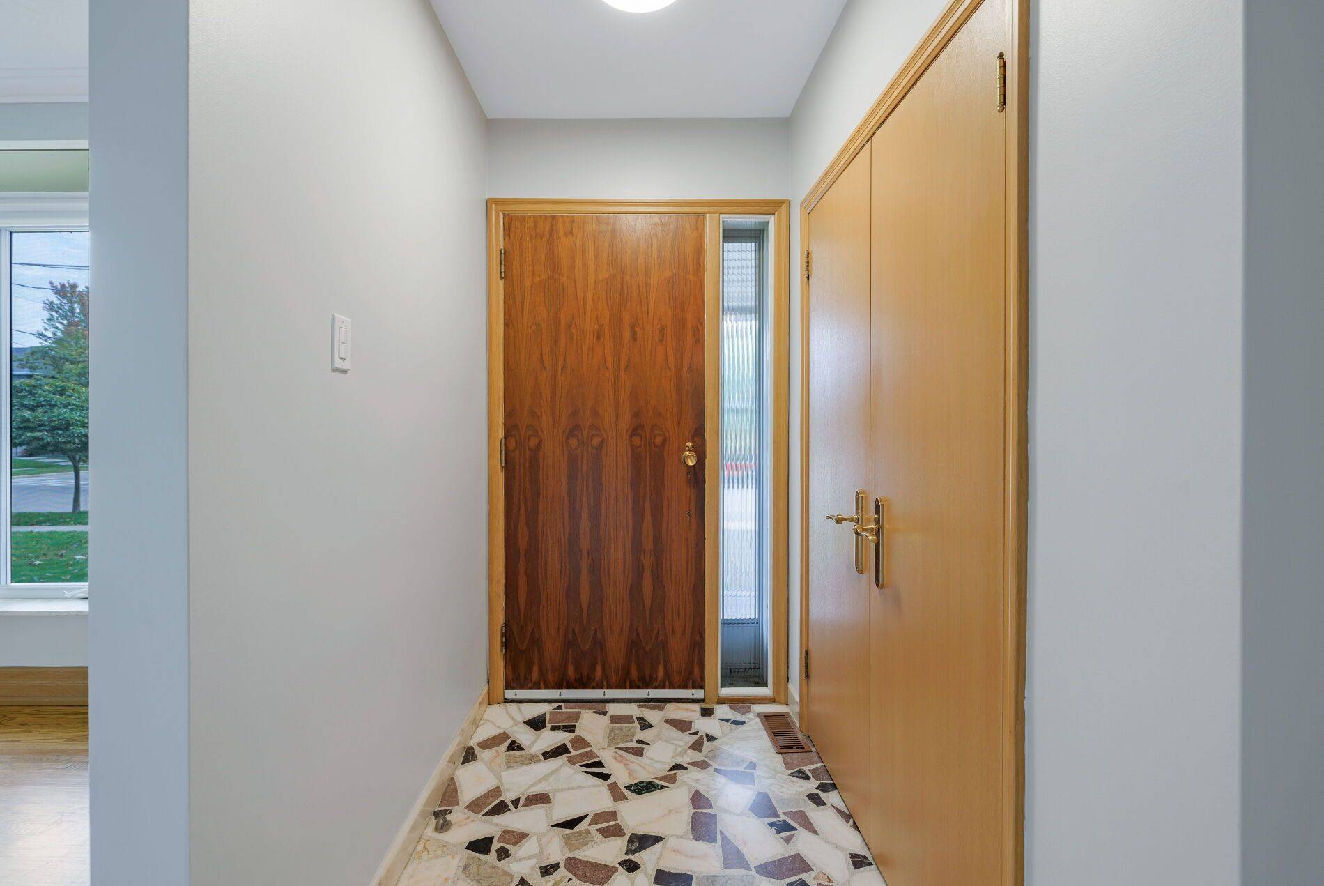 22 Ridgemount RD, Toronto W09, ON M9P 1C5