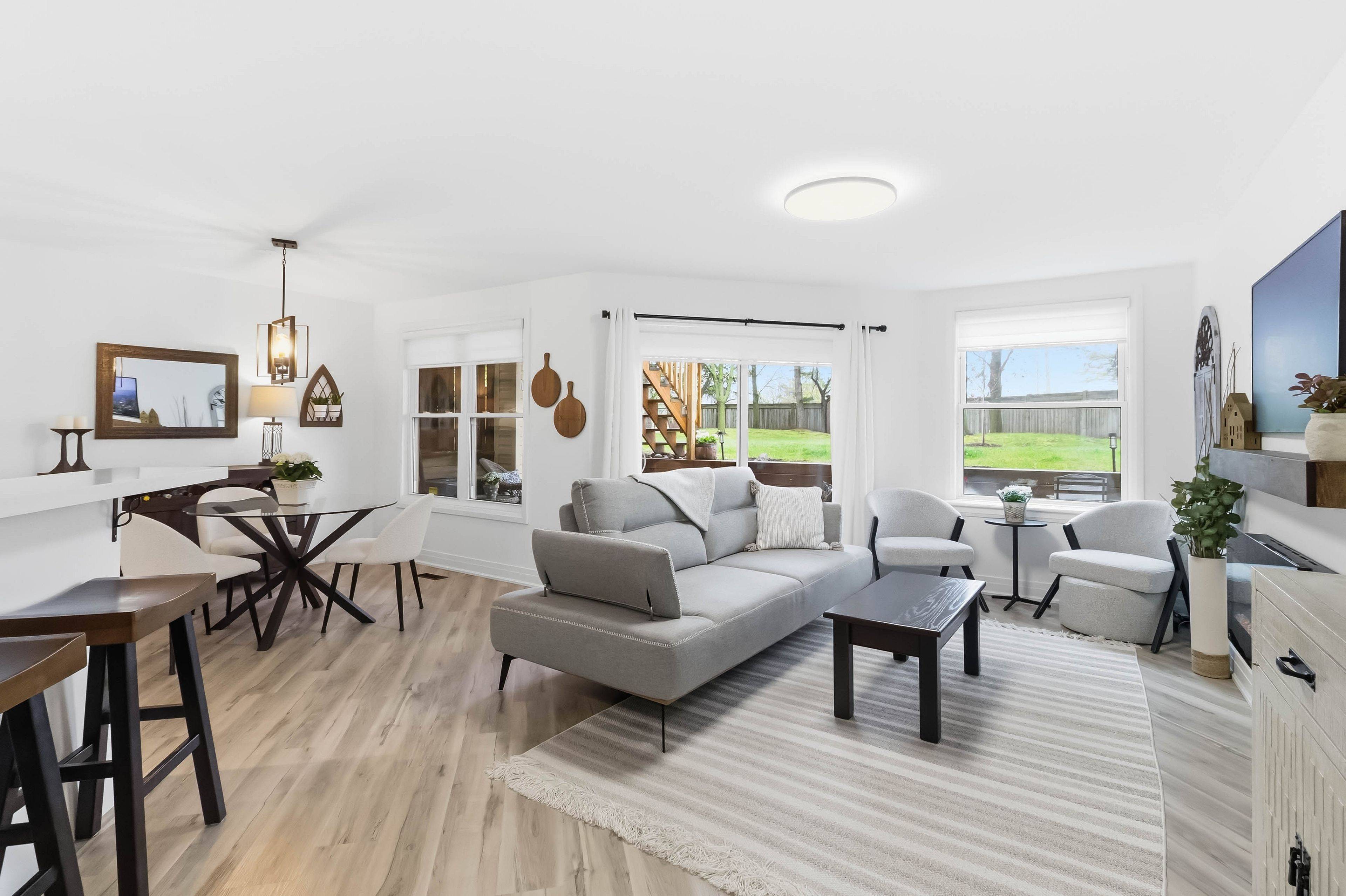 1220 Thorpe RD #109, Burlington, ON L7S 2H3