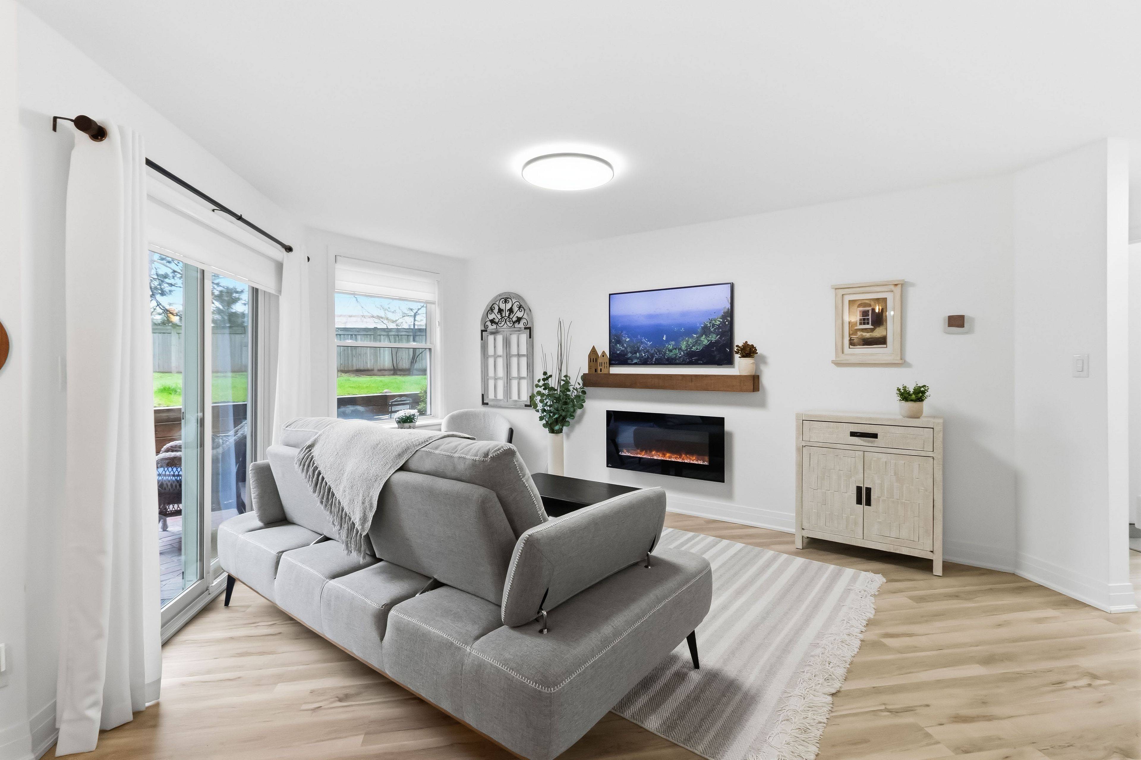 1220 Thorpe RD #109, Burlington, ON L7S 2H3