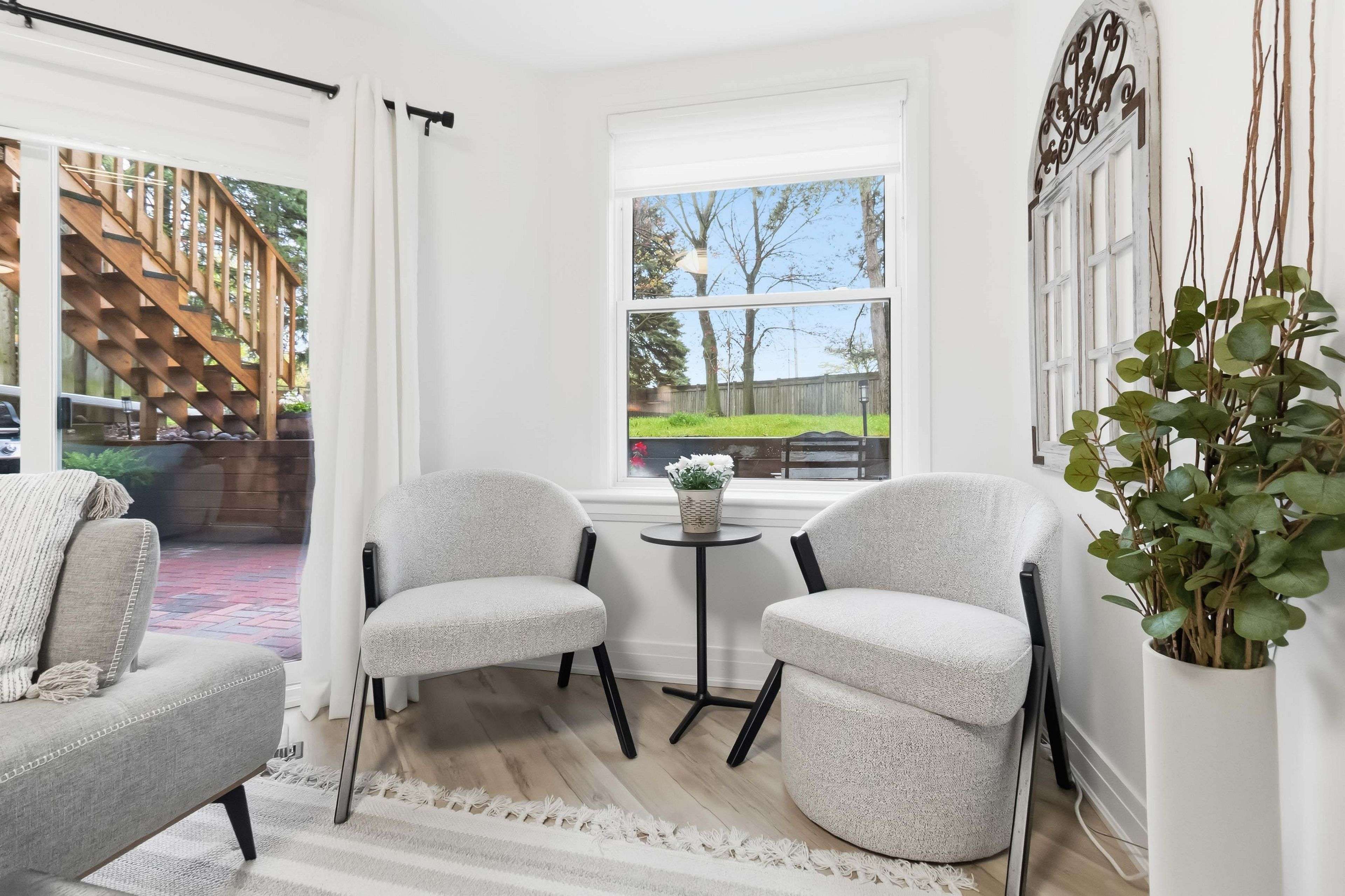 1220 Thorpe RD #109, Burlington, ON L7S 2H3