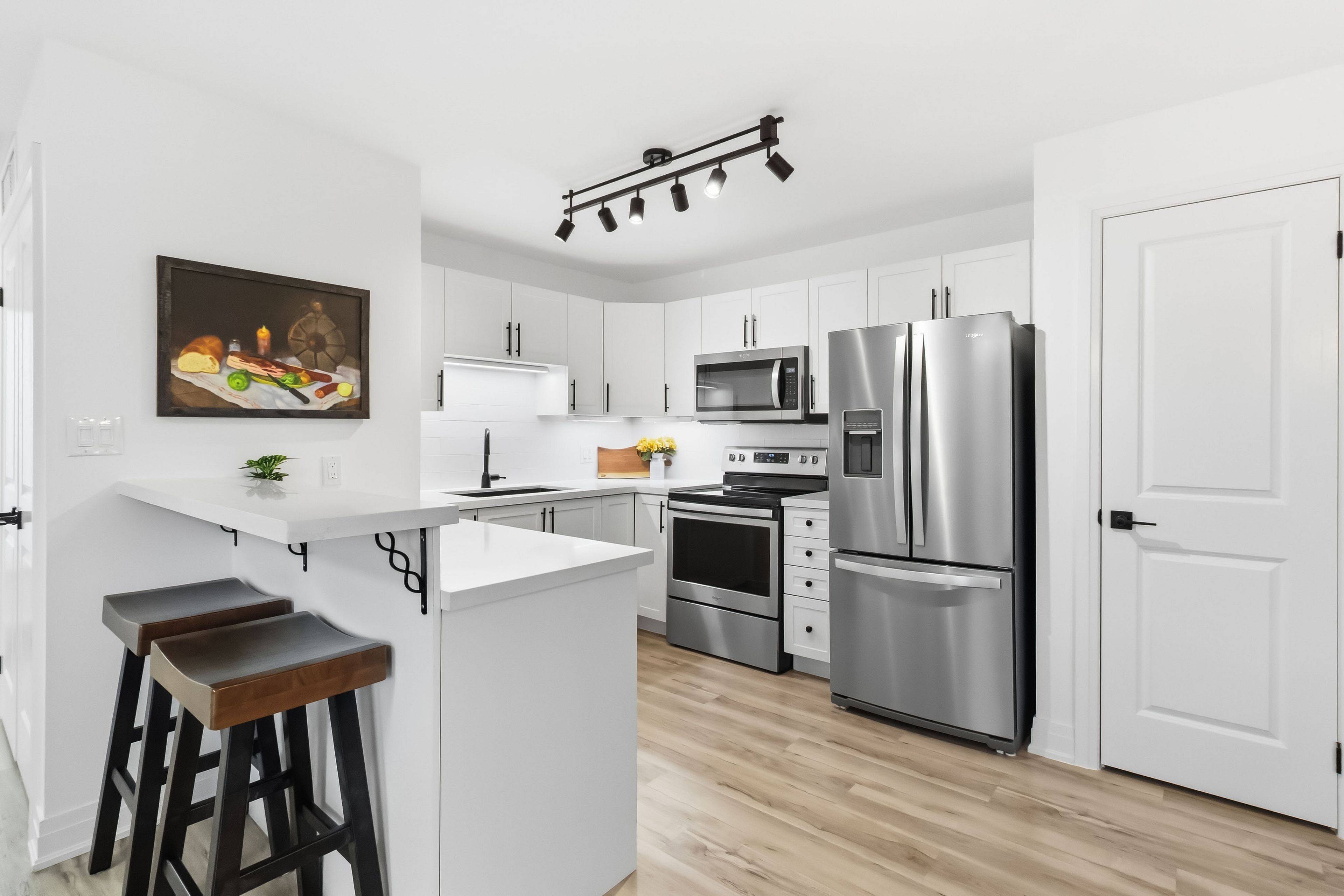 1220 Thorpe RD #109, Burlington, ON L7S 2H3