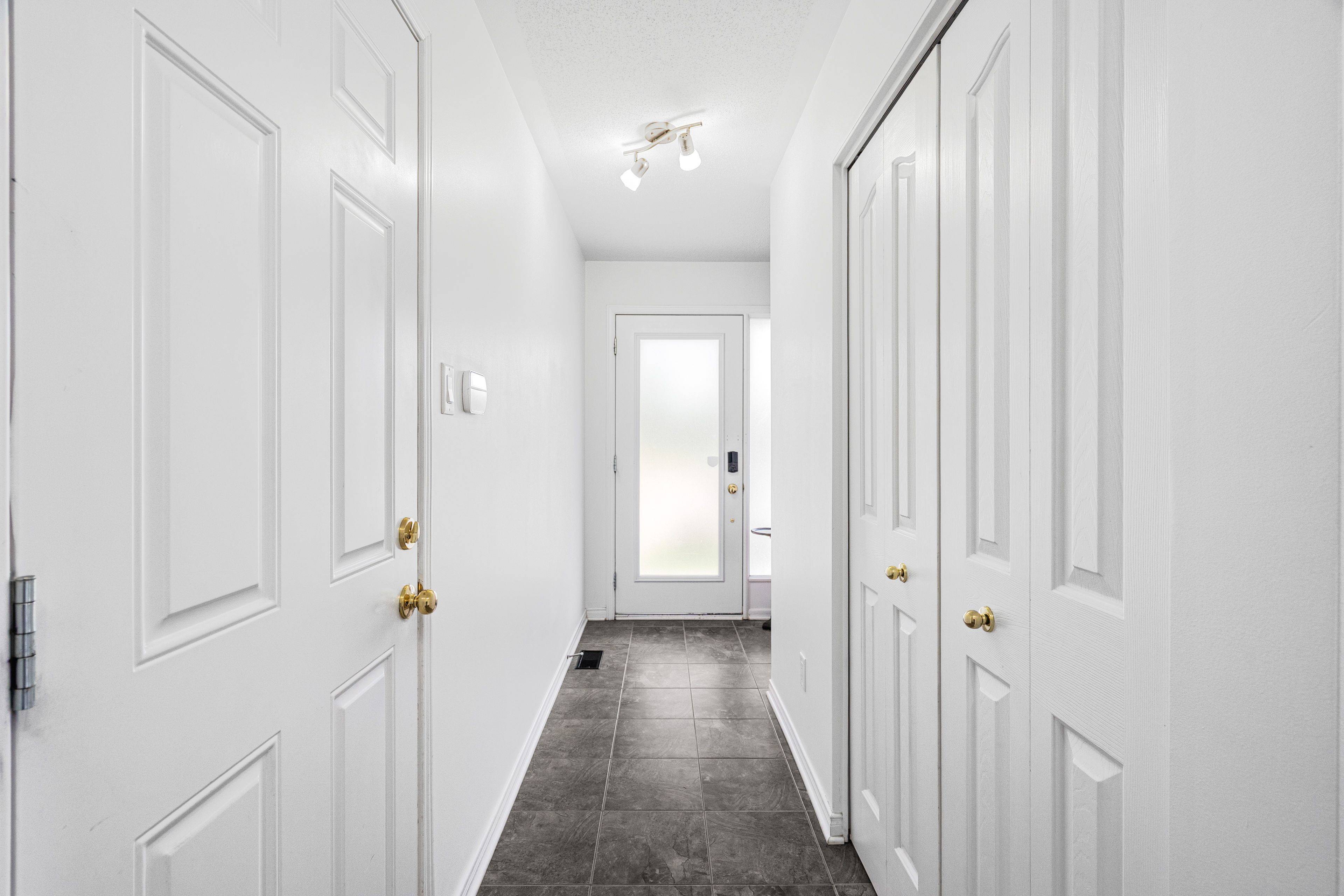 290 Citiplace DR N, Cityview - Parkwoods Hills - Rideau Shore, ON K2E 0A7
