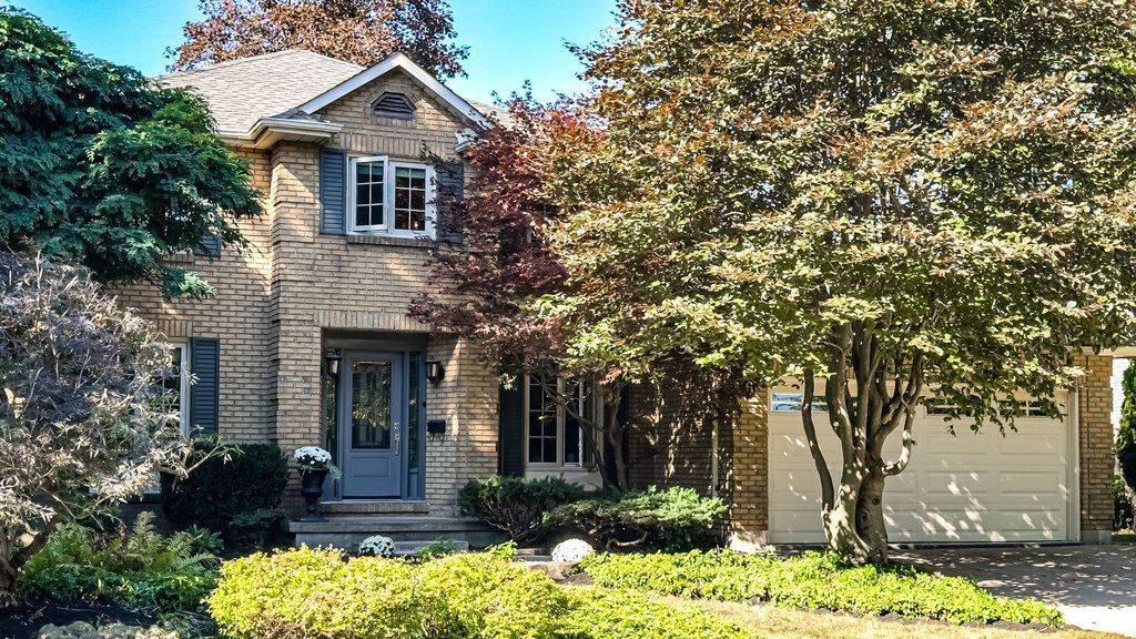 6 Cottonwood CT, Hamilton, ON L9G 3W1