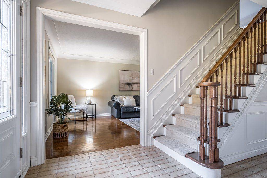 6 Cottonwood CT, Hamilton, ON L9G 3W1