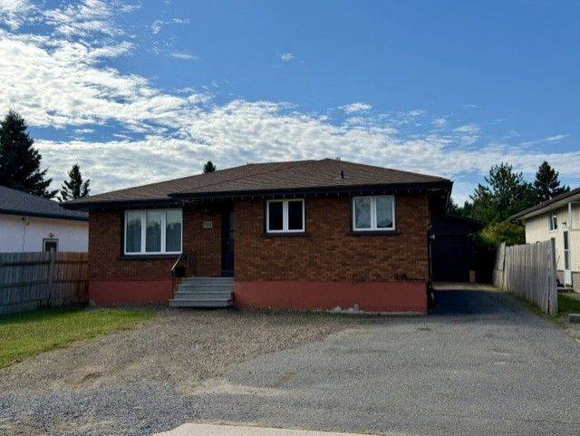 782 James ST N, Thunder Bay, ON P7C 5N3