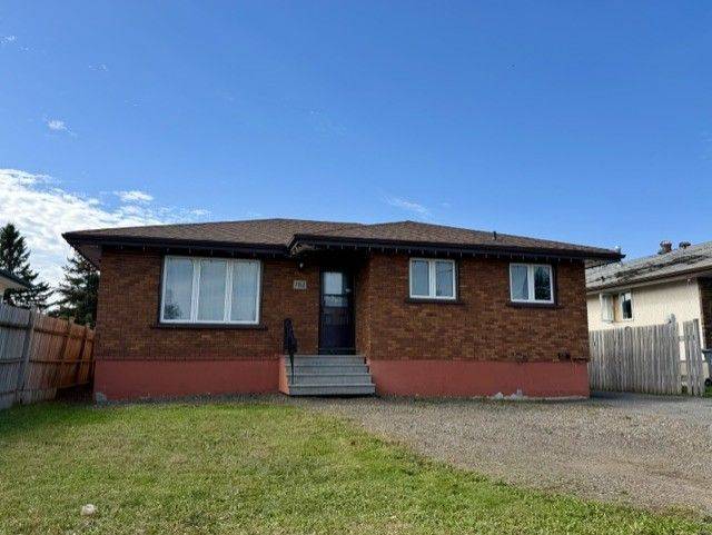 782 James ST N, Thunder Bay, ON P7C 5N3