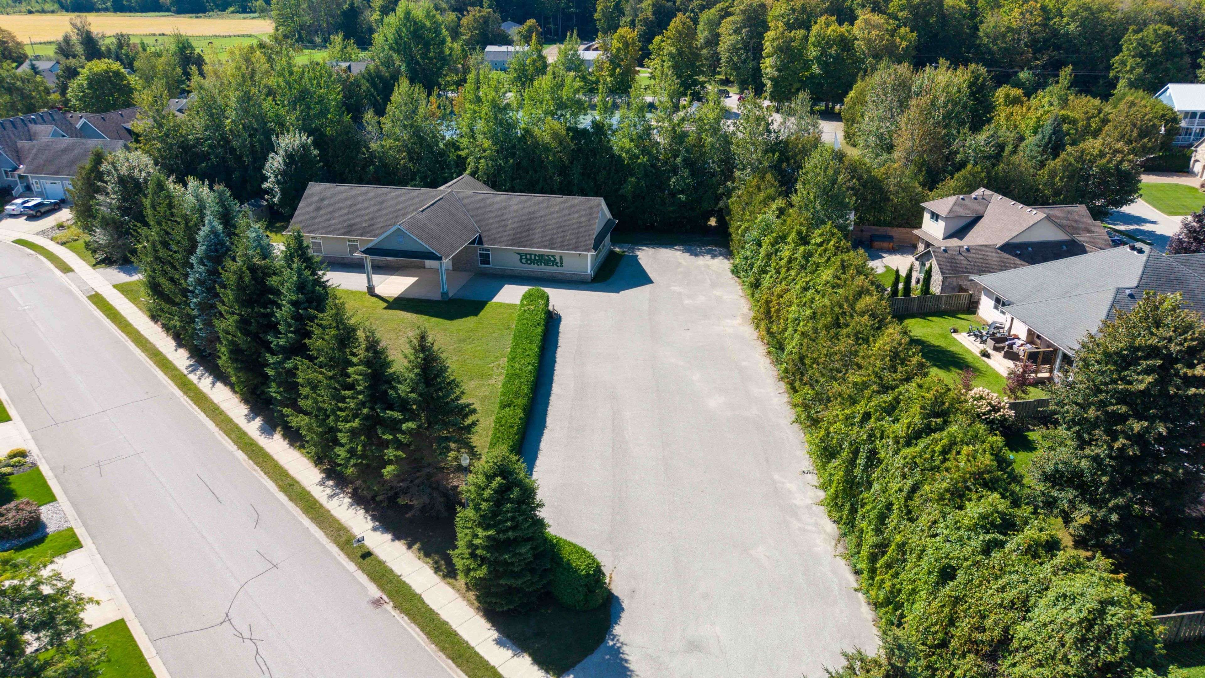 497 Meadow LN, Saugeen Shores, ON N0H 2L0