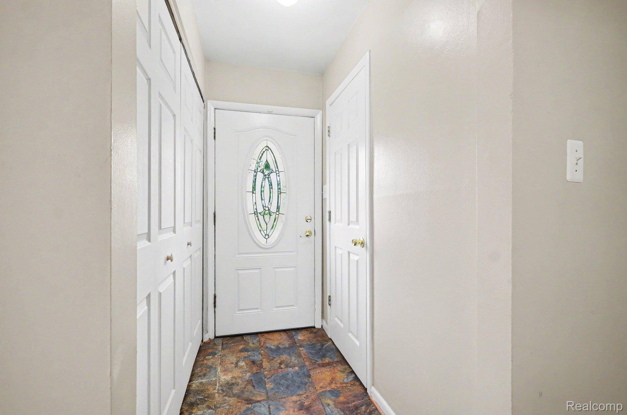 144 E Hickory Grove RD, Bloomfield Hills, MI 48304