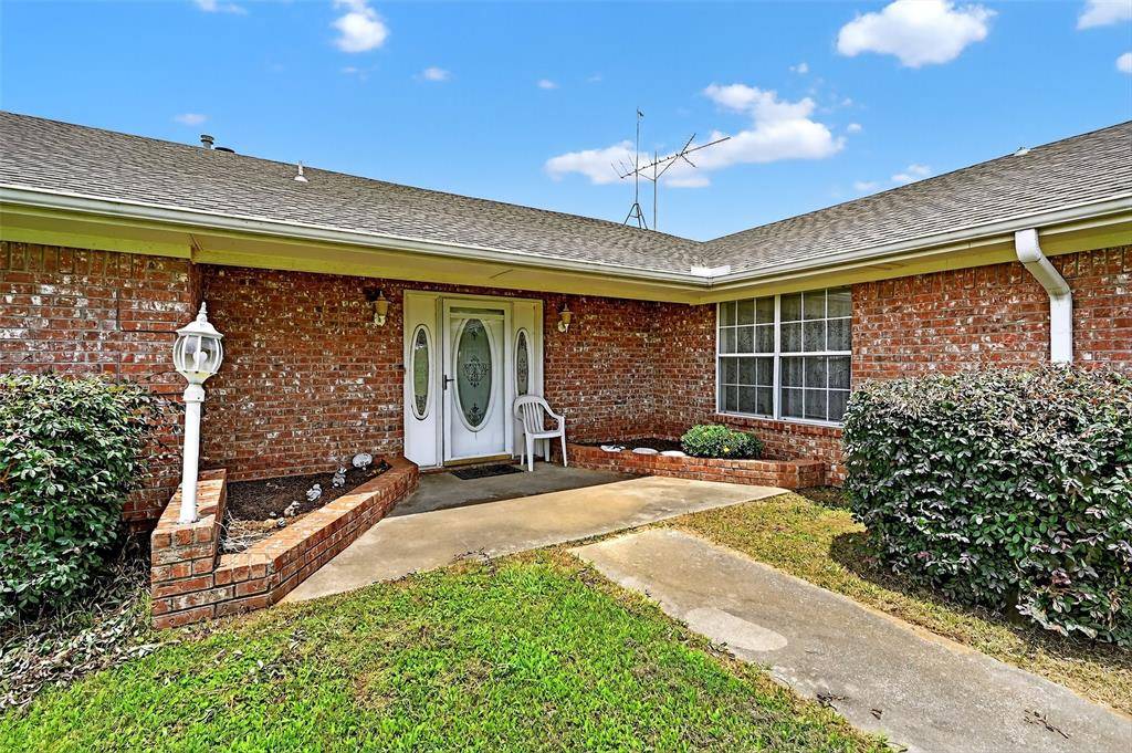 929 County Line Church Road, Whitesboro, TX 76273
