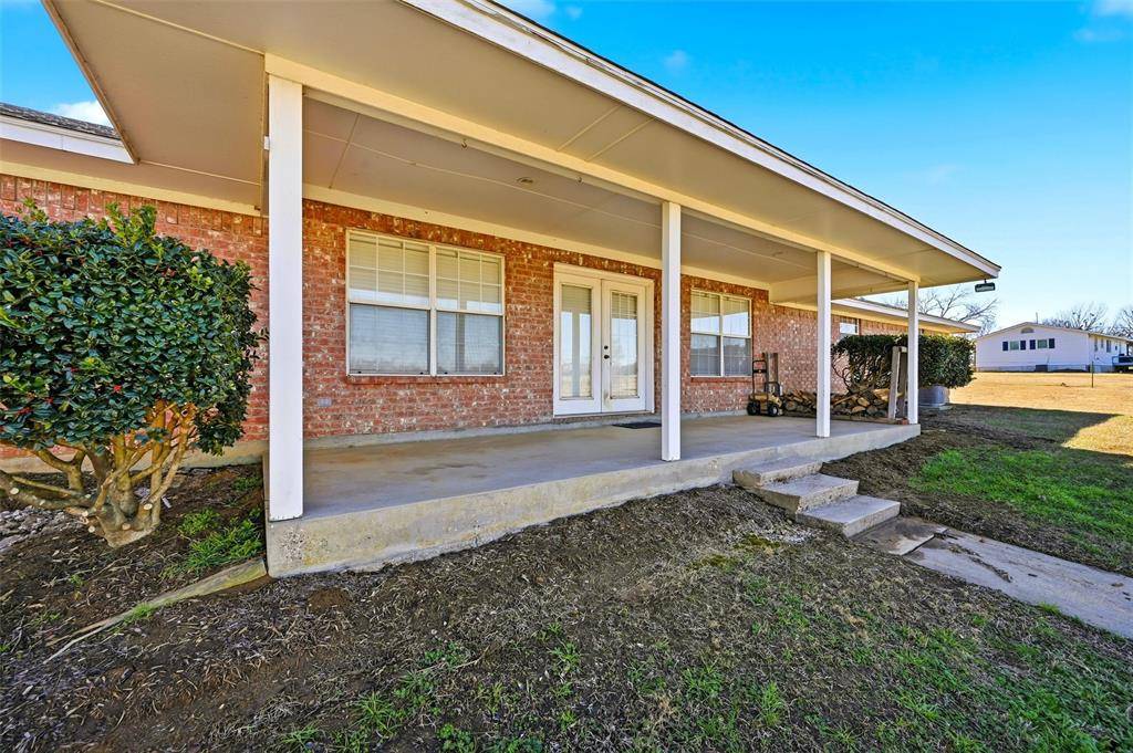 929 County Line Church Road, Whitesboro, TX 76273