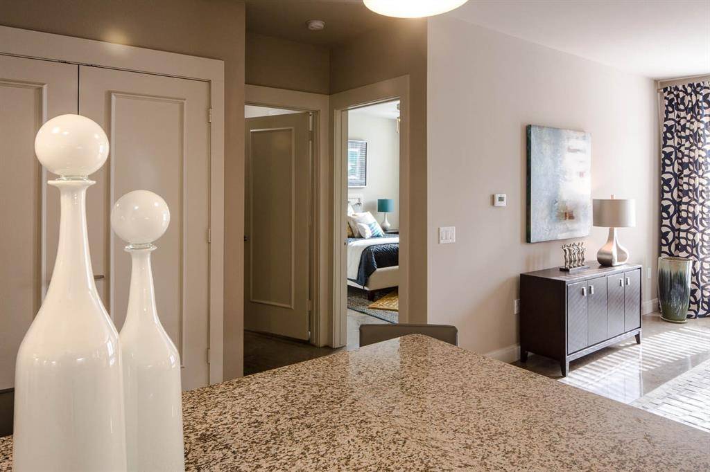 908 N Bishop Avenue #2-103, Dallas, TX 75208