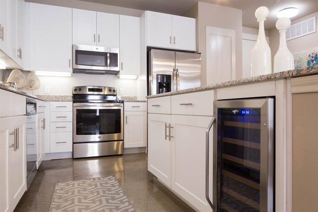 908 N Bishop Avenue #2-103, Dallas, TX 75208
