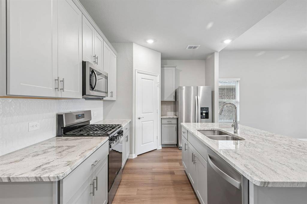 1934 Tradition Drive, Seagoville, TX 75159