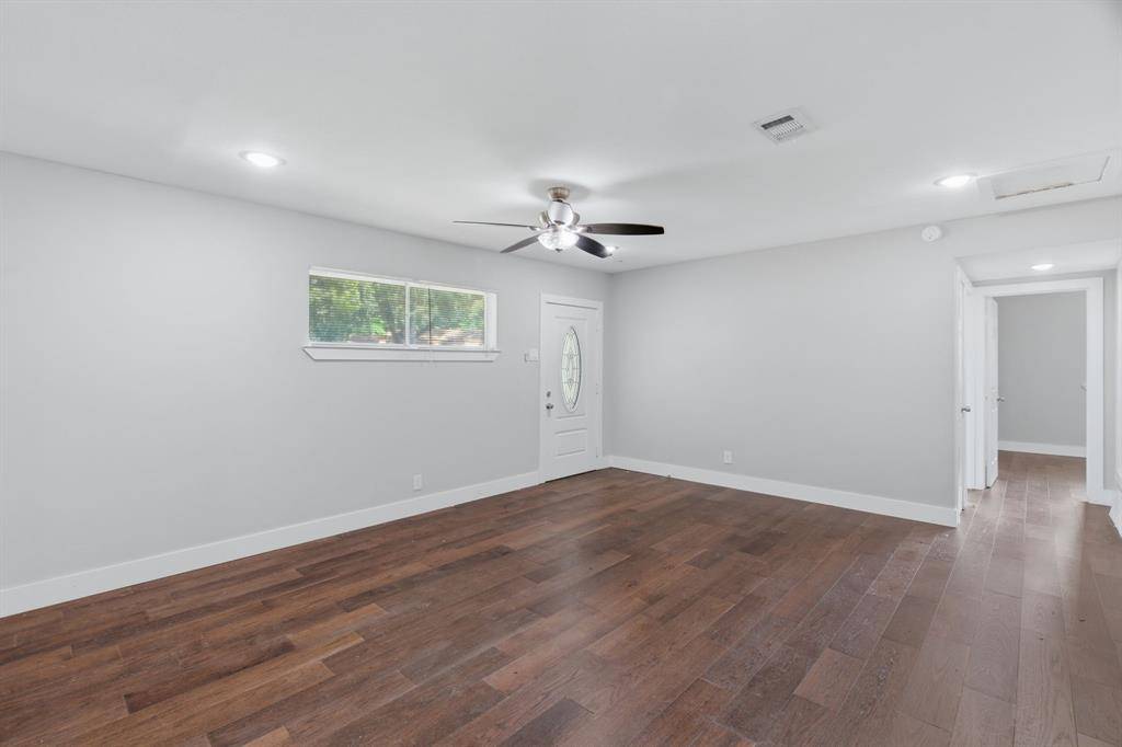 2204 Dunloe Avenue, Dallas, TX 75228