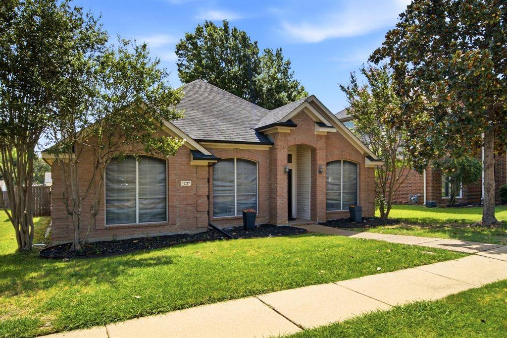 1237 Christopher Lane, Lewisville, TX 75077
