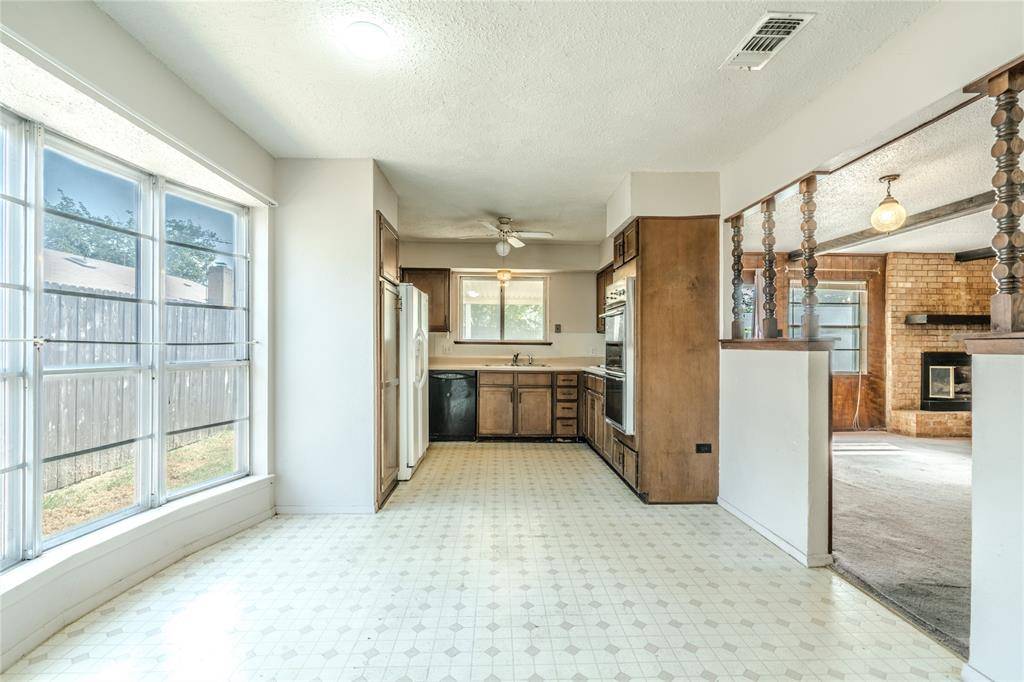 705 Rockledge Drive, Saginaw, TX 76179