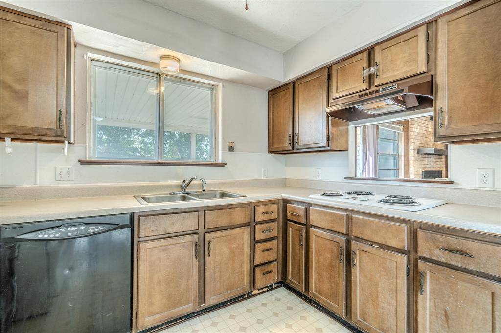 705 Rockledge Drive, Saginaw, TX 76179