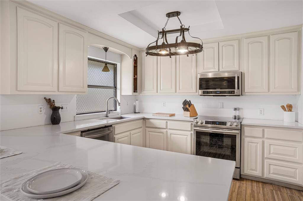 1212 4th Street, Granbury, TX 76048