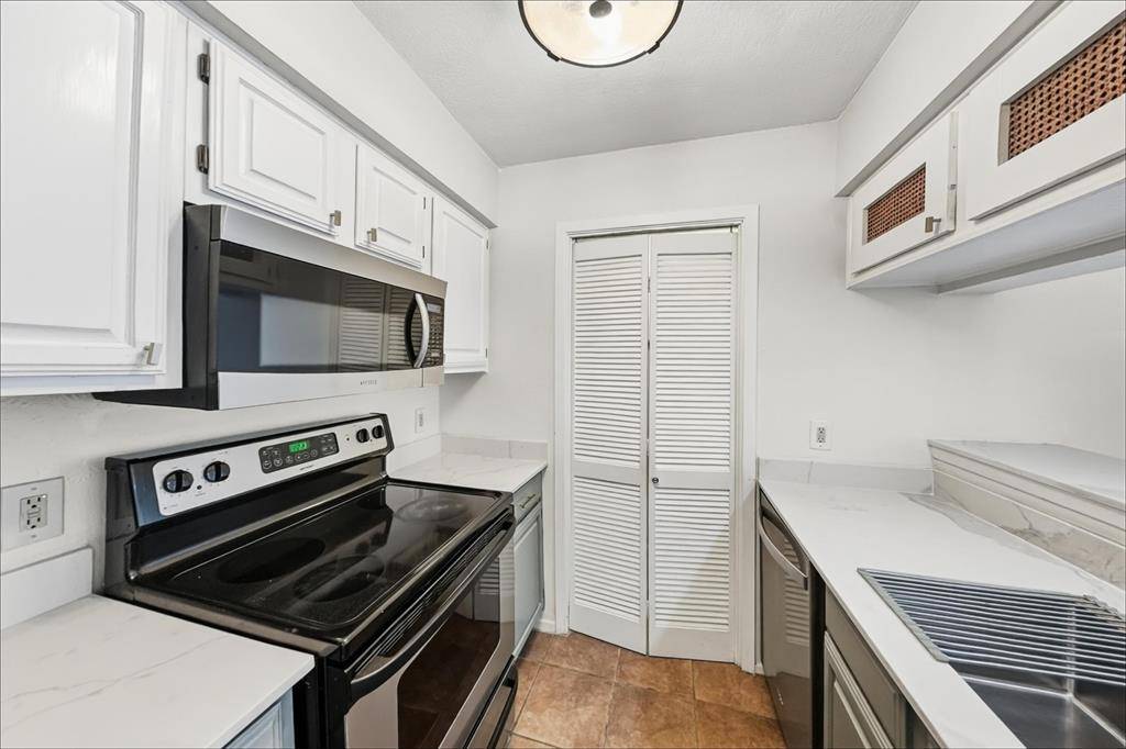 1108 Quail Valley Lane #221, Arlington, TX 76011