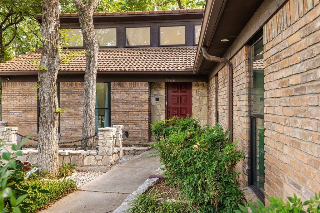 1100 Wayland Drive, Arlington, TX 76012