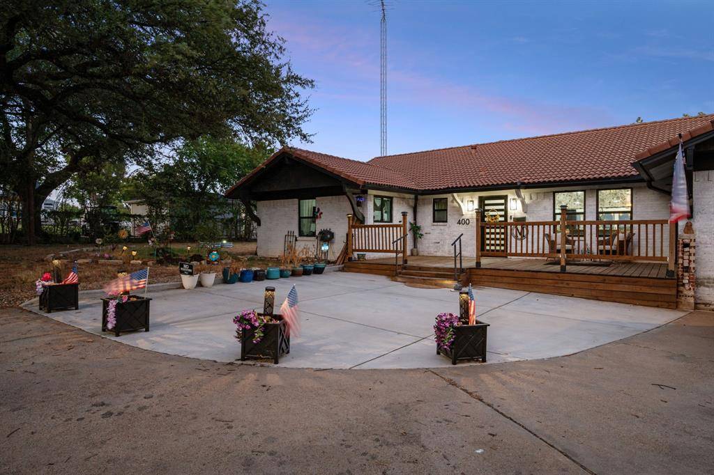 400 W Atchley Drive, Granbury, TX 76048