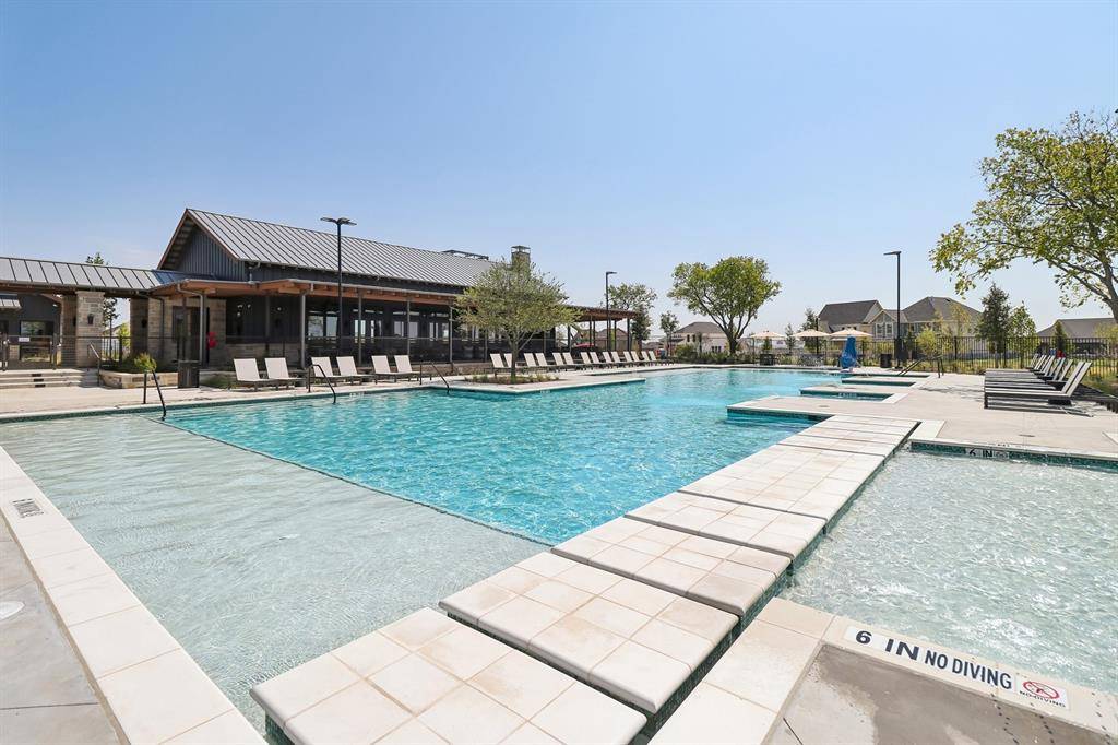 8721 Lacey Oak Drive, Justin, TX 76247