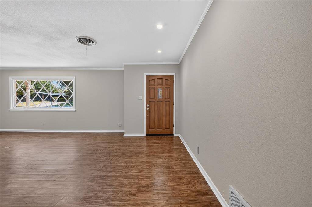 5900 Whitman Avenue, Fort Worth, TX 76133