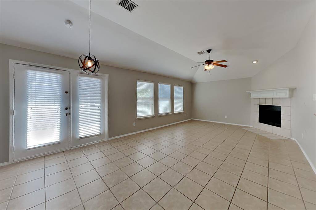 437 Sandy Creek Drive, Fort Worth, TX 76131