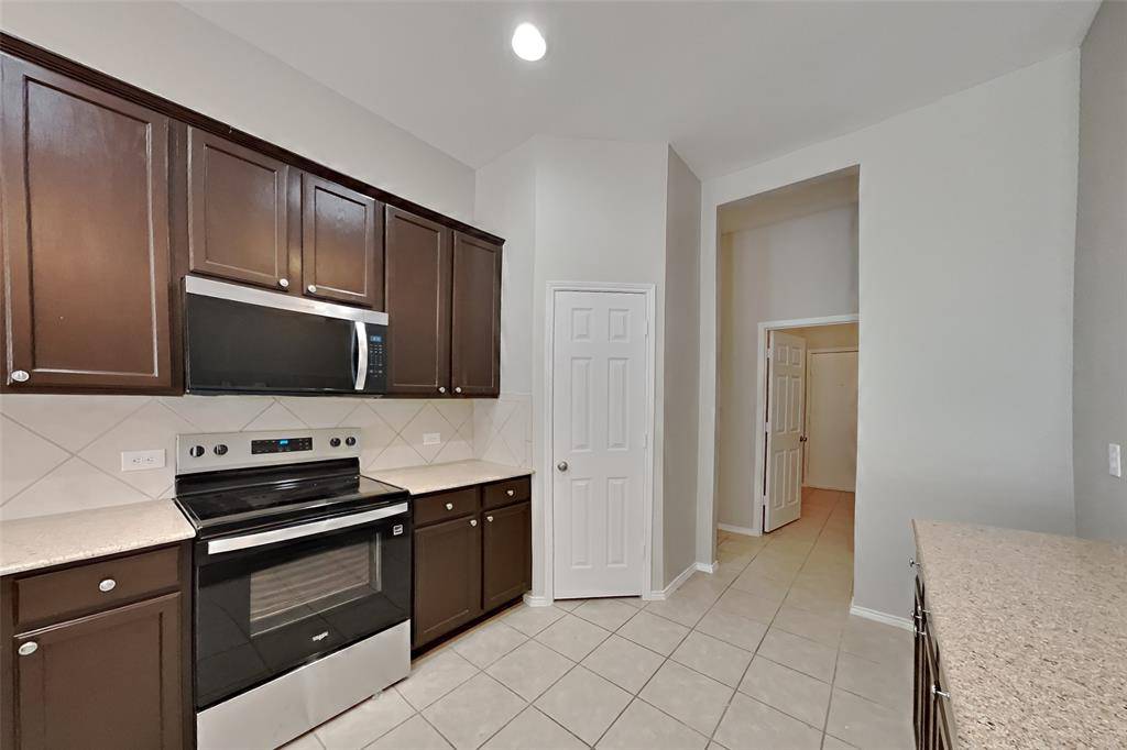 437 Sandy Creek Drive, Fort Worth, TX 76131