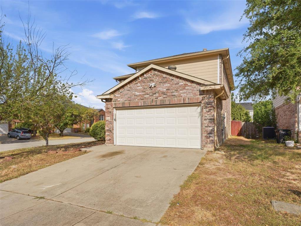 8101 Southern Pine Way, Fort Worth, TX 76123