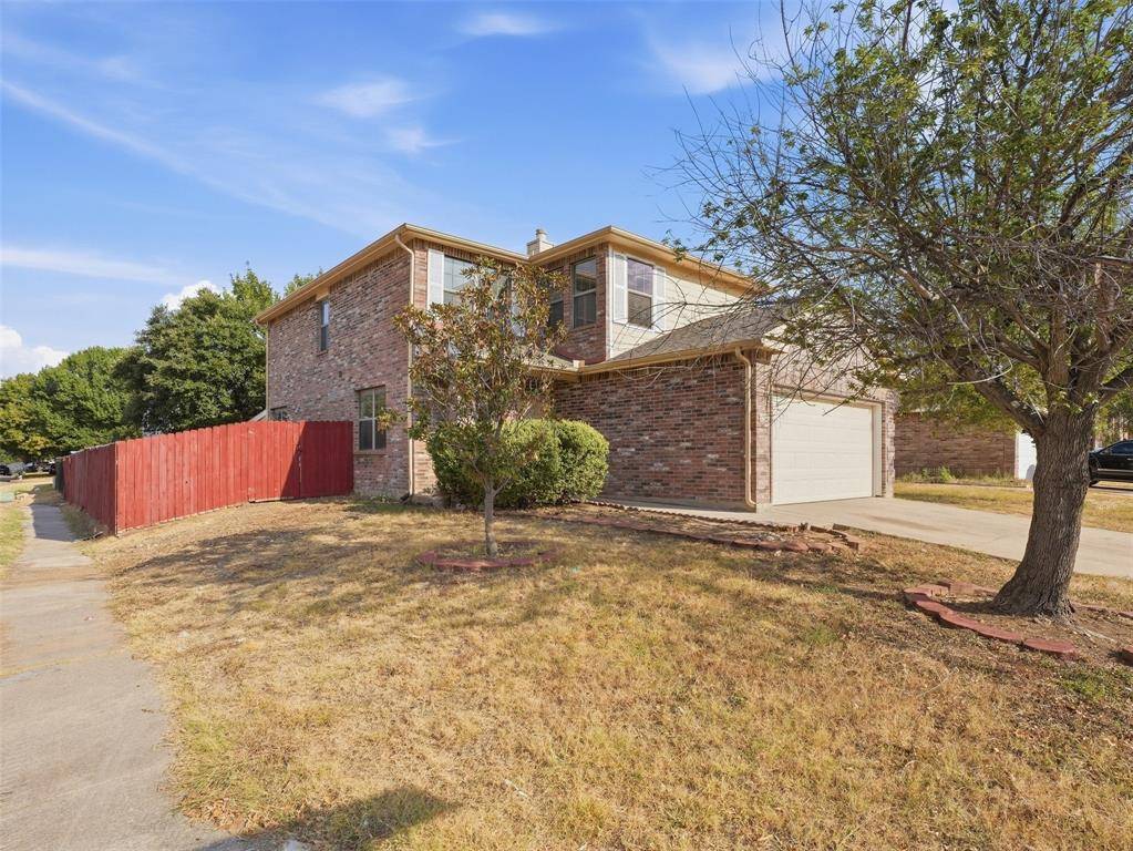 8101 Southern Pine Way, Fort Worth, TX 76123